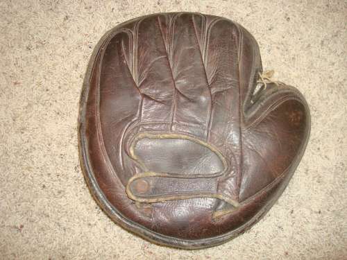 William Read & Sons Laced Perimeter Catchers Mitt Back